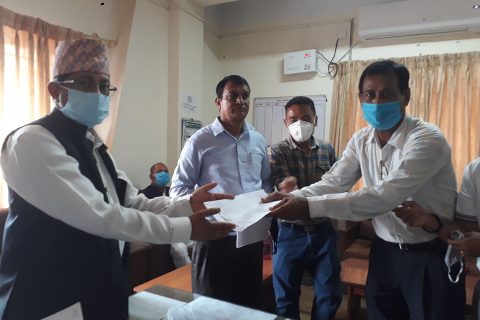 व्यवसाय सञ्चालन गर्न सहज वातावरण बनाउन माग गर्दे नेपाल ट्रेड युनियन द्धारा ज्ञापन पत्र