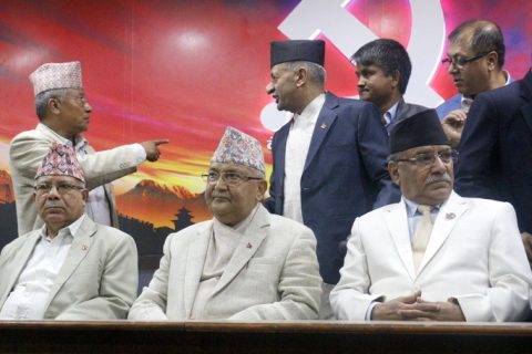 ओली, प्रचण्ड र माधव नेपालको बैठक  सुरु