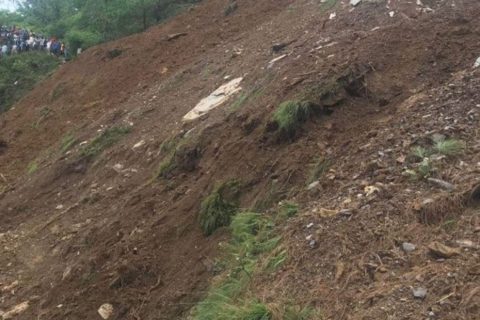 कालीकोटमा पहिरो जाँदा एकै घरका पाँचसहित ६ जना बेपत्ता