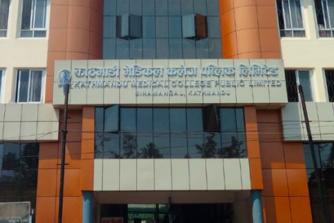 काठमाडौं मेडिकल कलेजमा मृत्यु भएका एक व्यक्तिमा कोरोना पुष्टि