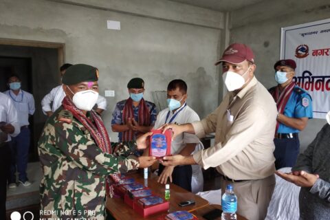 कोरोना नियन्त्रणमा प्रत्यक्ष रूपमा खटिएकालाई कृष्णनगर नगरपालिकाद्वारा सम्मान