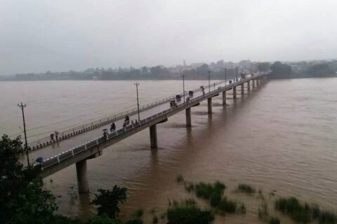 नारायणी नदीले सतर्कताको तह पार गर्यो