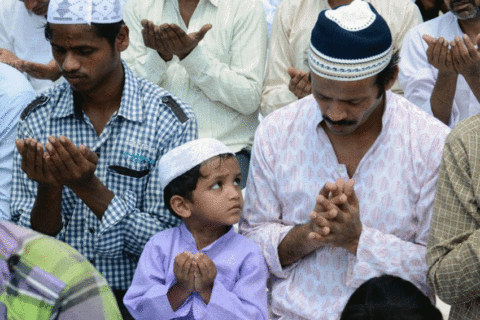 बकर इद पर्व मनाइँदै : यस बर्ष मस्जिदहरुमा सुनसान, घरमा रमझम