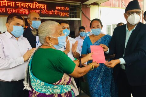 सैनामैनामा जग्गाधनी पुर्जा पाउँदा स्थानीय खुसी, थप १ सय ८८ जनाले पाए पुर्जा