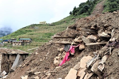 पहिराले तीन घर बगायो, २५ परिवार विस्थापित