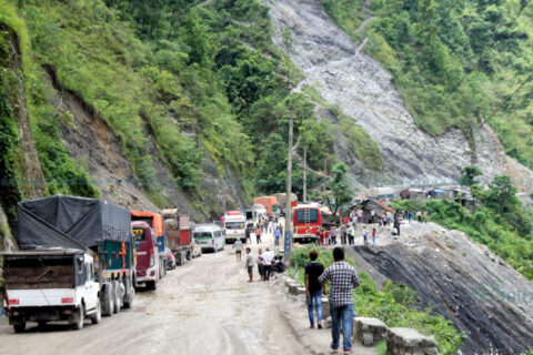 नारायणगढ-मुग्लिन र मुग्लिन-नौबिसे सडक एकतर्फी