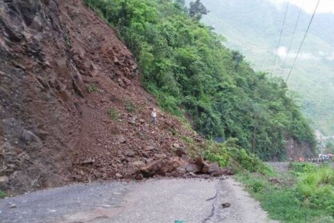 लेदोले नारायणगढ–मुग्लिन सडक अवरुद्ध