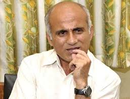 नेपालगञ्जबाट काठमाण्डौ आउनुभएका डाक्टर गोविन्द केसीलाई त्रिभुवन विमानस्थलमा ओर्लने बित्तिकै ट्रमा सेन्टर लगियो