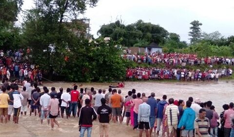 कपिलवस्तुको कोइली खोलाले विद्युत प्राधिकरणको जीप बगायो, १ जनाको शव फेला, २ वेपत्ता