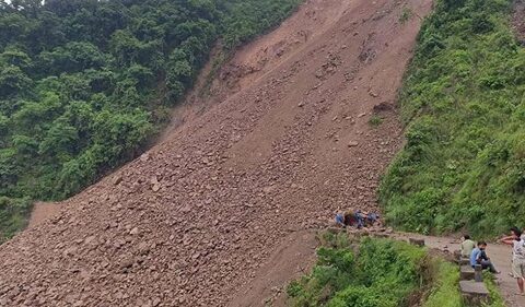 सिद्धार्थ राजमार्ग अन्तर्गत बुटवल तानसेन सडकखण्ड अवरुद्ध