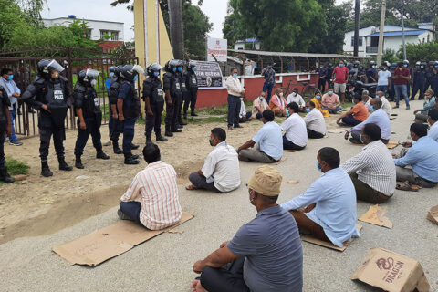 निषेधाज्ञाको अवज्ञा गर्दै नवलपरासीमा धर्ना