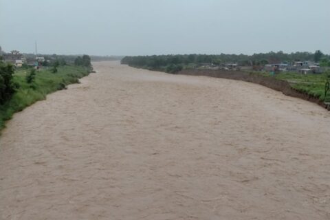 तिनाउ नदीमा आएको बाढीले बुटवलको रानीगञ्जमा २ घर बगायो