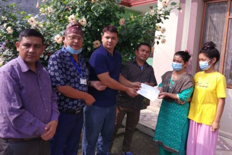 एलआइसी नेपाल बुटवलले प्रदान गर्यो ४१ लाख ५४ हजार बिमा दाबी भुक्तानी