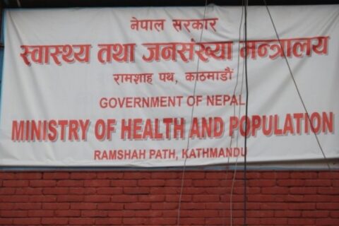 स्वास्थ्य मन्त्रालयको निर्देशन : खर्च व्यहोर्न नसक्ने कोभिड-१९ संक्रमितको निःशुल्क उपचार गर्नु