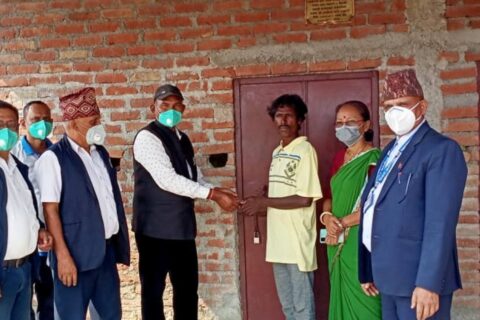 सियारी गाउँपालिकाद्धारा अतिविपन्न परिवारलाई ११ घर निर्माण गरि हस्तन्तरण