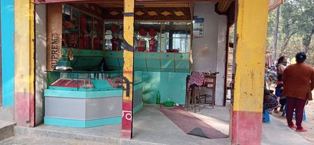 कञ्चनको एक सुनचादी पसलमा करिब ६७ हजार रुपैयाँ बराबरको चाँदी चोरी