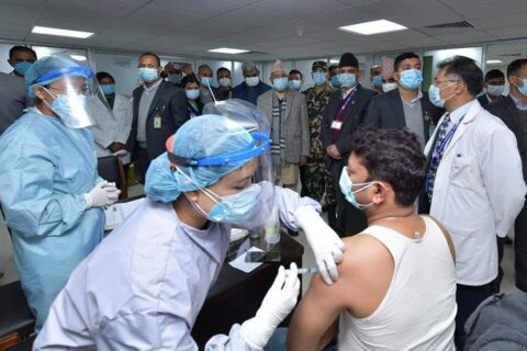 ६४ हजार बढी फ्रन्टलाइनरले लगाए कोरोना खोप