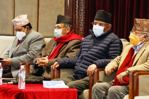 निर्वाचन आयोगलाई चुनावी गतिविधि रोक्न प्रचण्ड-नेपाल पक्षको आग्रह