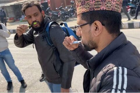 विवेकशील पार्टीद्धारा सडकमा दाँत माझेर प्रतिनिधि सभा विघटनकाे विराेध