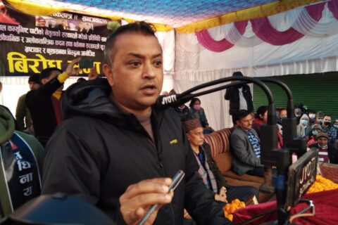 संबिधानले प्रधानमन्त्रीलाइ संसदको अधिकार माथि नजर उठाएर हेर्ने अधिकार समेत दिएको छैन: काँग्रेस नेता थापा