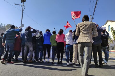 माइतीघरमा नेविसंघद्वारा ‘उल्टो हिँडेर’प्रदर्शन
