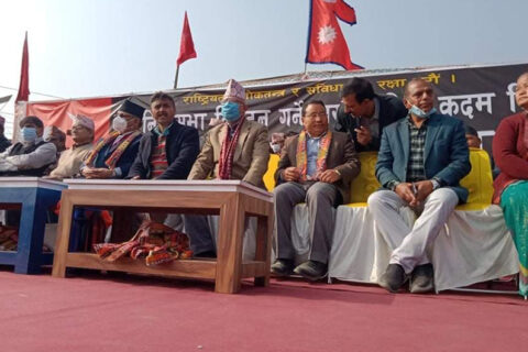 ओली समयको पछि पछि लतारिने व्यक्ति हुनः नेपाल,श्री ३ बन्न ओलीले संविधानको हत्या गरे:प्रचण्ड