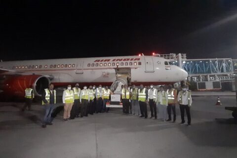 कोरोनाविरुद्धको खोपको १० लाख डोज काठमाण्डाै आइपुग्याे