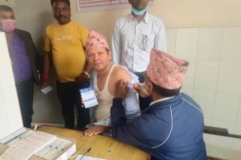 कञ्चन र गैडहवामा करिब ९ सय बढी जेष्ठ नागरिकहरुद्वारा कोभिड खोप लगाए