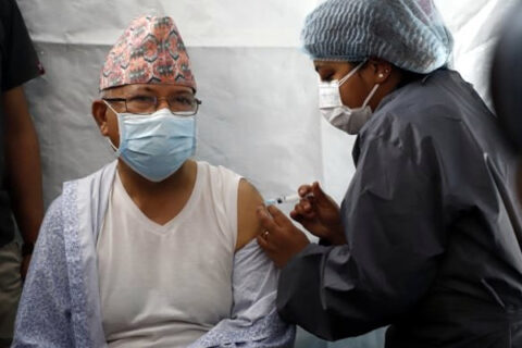 सांसदहरूले लगाए कोरोनाविरुद्धको खोप