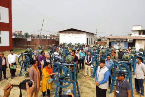 सैनामैनाका कृषकले पाए अनुदानमा ४२ वटा च्यापकटर