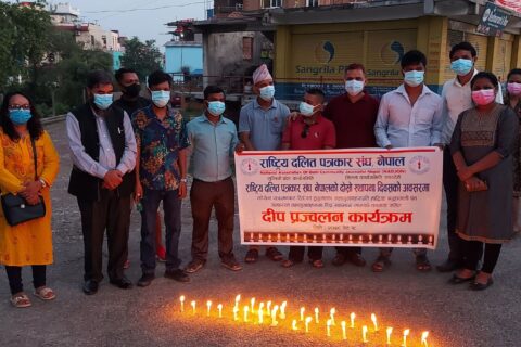 दीप प्रज्जवल गरि दलित पत्रकार संघले  मनायो स्थापना दिवस