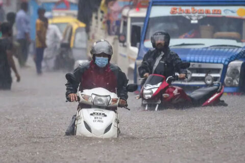 भारतमा एकदिन अघि नै मनसुन भित्रियो : मुम्बई जलमग्न, रेल सेवा ठप्प
