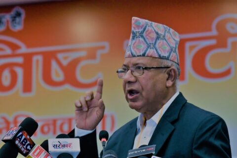 नेपाल पक्षको बैठकः ओलीले आत्मालोचना गर्नुपर्नेमा जोड