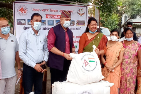 नेपाल भारत महिला मैत्री समाज ले लुम्बिनी प्रदेश को दुई जिल्ला सहित बाढी प्रभावित १० जिल्ला मा ४ करोड बढी को विभिन्न राहत सामाग्रीहरु वितरण