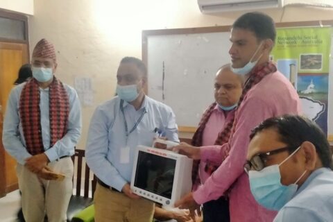 बुटवलको आम्दा अस्पताललाइ स्वाथ्य उपकरण सहयोग