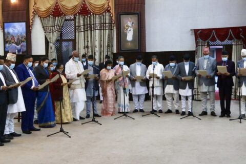 नवनियुक्त मन्त्री र राज्यमन्त्रीले लिए शपथ