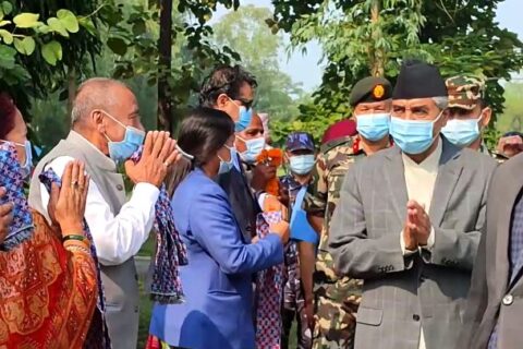 प्रधानमन्त्रीको आश्वासन : ऋण लिएर भए पनि गाँस, बासको व्यवस्था गर्नेछौँ