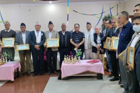 नेपाली कांग्रेस रुपन्देही क्षेत्र नं२ का विभिन्न पदमा रहेका अगुवा नेता कार्यकर्ताहरु सम्मानीत