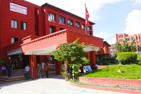 निर्माण नै सम्पन्न नभएका अस्पतालका लागि २ अर्बको उपकरण खरिद गर्दै स्वास्थ्य मन्त्रालय