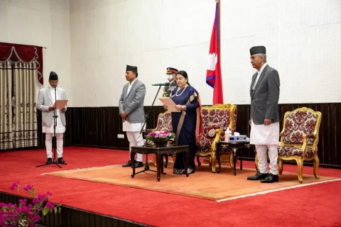 नवनियुक्त मन्त्री शर्माद्वारा शपथ ग्रहण