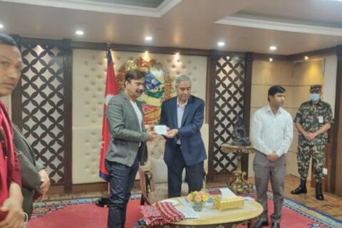 भुवन केसी, रविन्द्र खड्का र श्वेता खड्का कांग्रेस प्रवेश