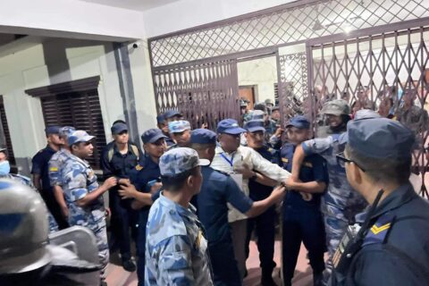 एमालेका वडा सदस्यका उम्मेदवारले मदिरा सेवन गरि हो-हल्ला गरेपछी ९ बजेबाट हुने भनिएको तिलोत्तमाको मतगणना हुन सकेन