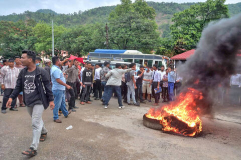 पेट्रोलियम पदार्थको मूल्य वृद्धि फिर्ता लिन माग गर्दै बुटवलमा प्रदर्शन