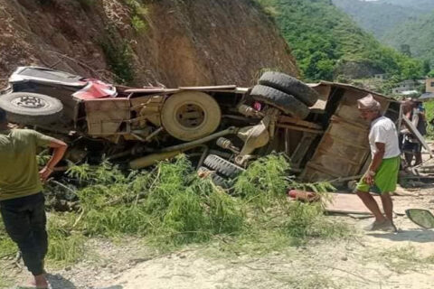 रामेछाप बस दुर्घटना: ज्यान गुमाउनेको संख्या १३ पुग्यो, २० घाइते