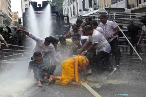 श्रीलंकामा संकट : राष्ट्रपति निवासभित्रै प्रदर्शन !