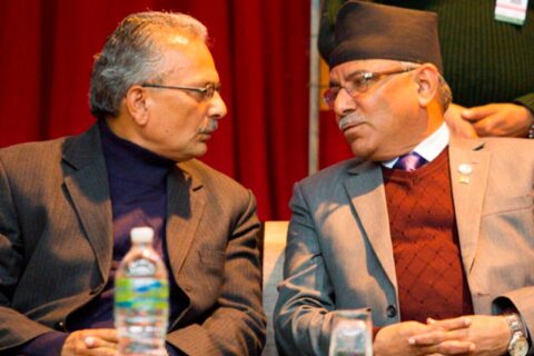 प्रचण्ड-बाबुराम निर्वाचन आयोग जाँदै