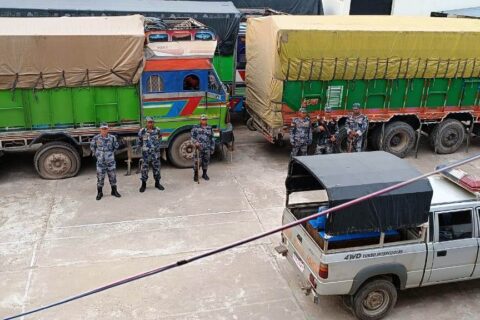 पश्चिम नवलपरासीमा अवैध चिनी लोड गरिएका दुई वटा ट्रक प्रहरीको नियन्त्रणमा