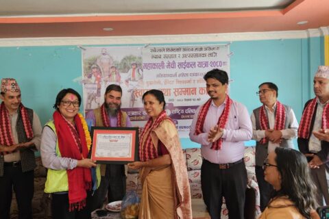 महाकाली मेची साइकल यात्रामा रहेका तीन जना महिला पत्रकार बुटवलमा सम्मानित