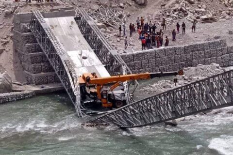 जाजरकोट र रुकुम जोड्ने निर्माणाधीन बेलिब्रिज भाँचियाे, २ जनाको ज्यान गयो