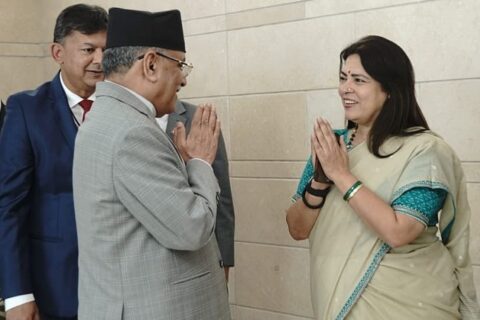 प्रधानमन्त्री प्रचण्ड नयाँ दिल्लीमा, राज्यमन्त्रीद्वारा स्वागत
